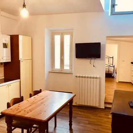 Leonesshouse * Leonessa