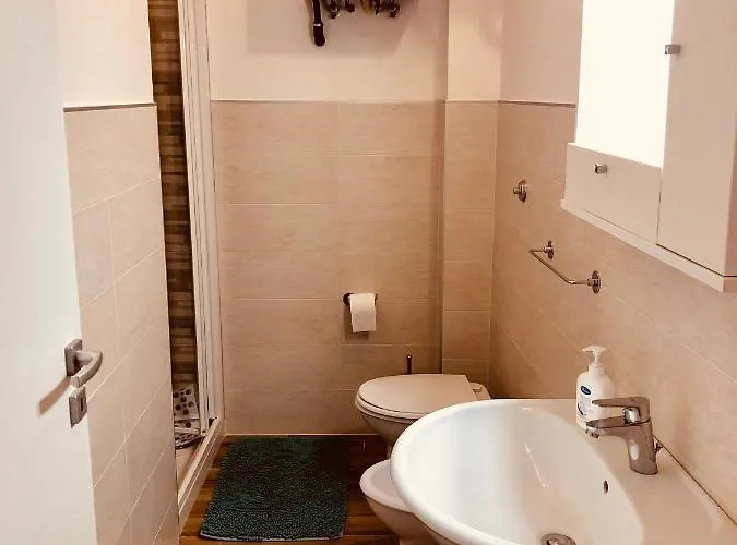 アパート Leonesshouse レオネッサ